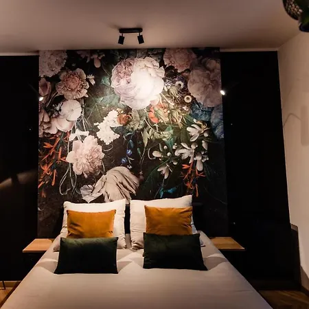 Floral Apartment *